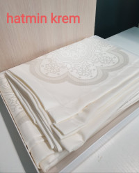 Кремовая тефлоновая скатерть прямоугольная Masali, Hatmi Krem
