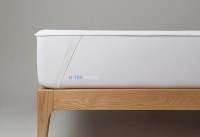 Непромокаемый наматрасник Aress на резинках по углам