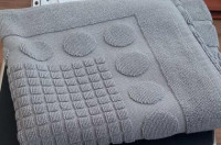 Махровый коврик для ванной 750 г/м2 серый 50х70 Ножки